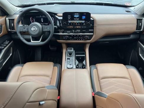 Used 2024 Nissan Pathfinder Platinum w/ Cargo Package AWD/4WD image 14