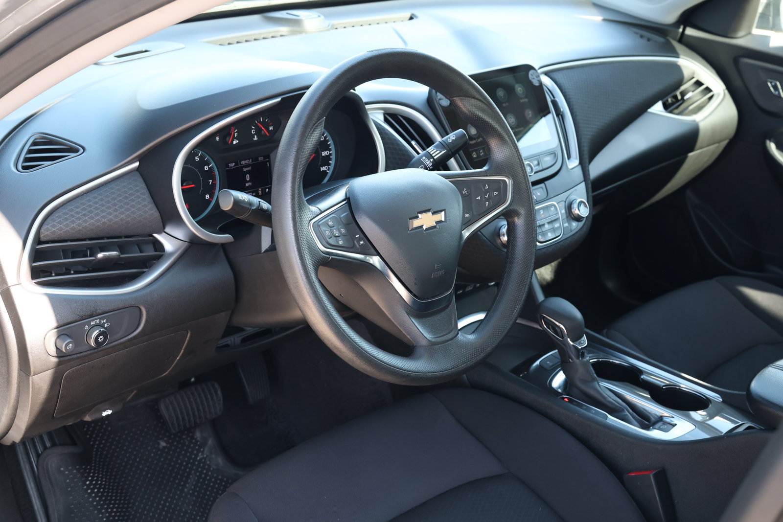 Used 2025 Chevrolet Malibu LT FWD image 13