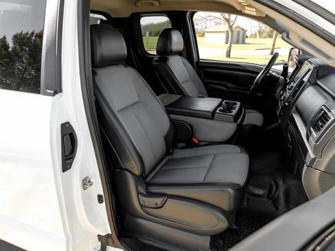 Used 2021 Nissan Titan S RWD image 35