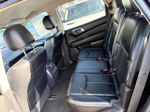 Used 2019 Nissan Pathfinder SL image 13