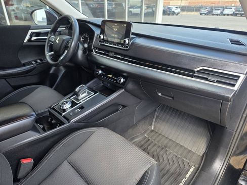Used 2024 Mitsubishi Outlander ES FWD image 18