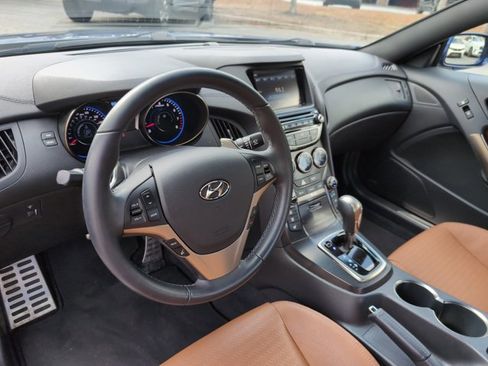 Used 2015 Hyundai Genesis 3.8 image 5