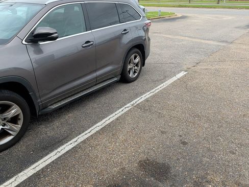 Used 2015 Toyota Highlander Limited Platinum AWD/4WD image 6