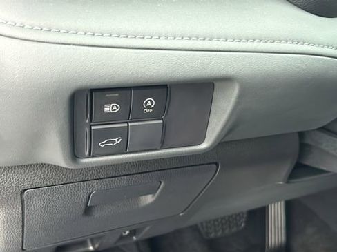 Used 2025 Toyota Highlander LE AWD/4WD image 15
