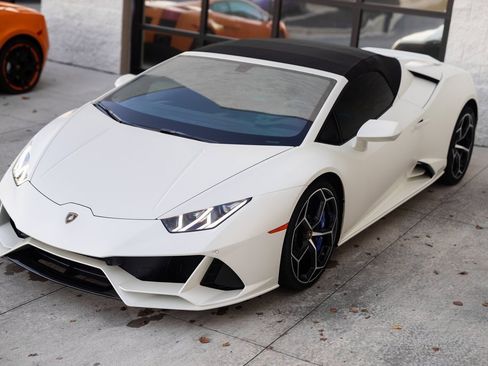Used 2020 Lamborghini Huracan EVO image 5