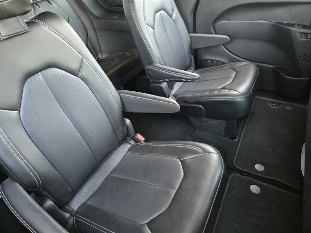 Certified 2025 Chrysler Pacifica Select FWD image 27