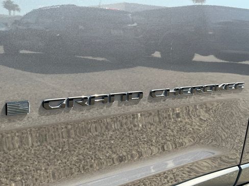 Certified 2022 Jeep Grand Cherokee L Laredo AWD/4WD image 31
