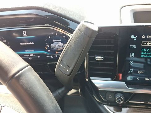 Certified 2024 Chevrolet Silverado 1500 LT AWD/4WD image 15