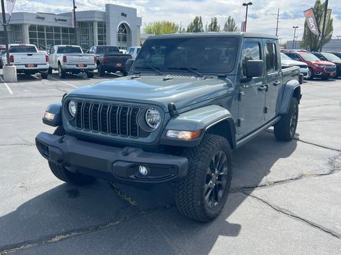 Used 2025 Jeep Gladiator Sport AWD/4WD image 2