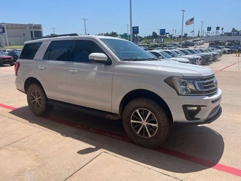 Used 2020 Ford Expedition XLT w/ Equipment Group 201A AWD/4WD image 4