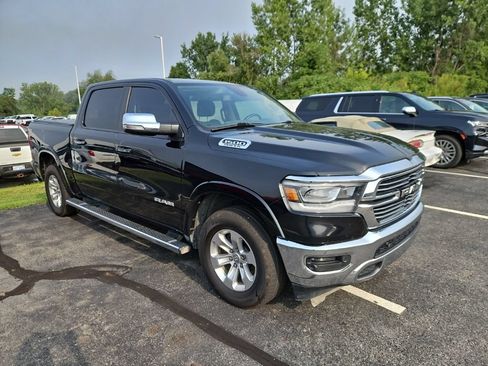 Used 2019 RAM 1500 Laramie AWD/4WD image 3