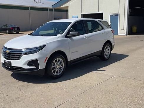 Used 2023 Chevrolet Equinox LS w/ Driver Confidence II Package FWD image 4