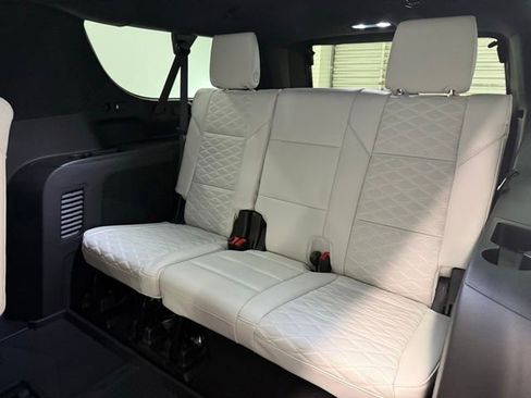Used 2026 Cadillac Escalade ESV Platinum Sport w/ LPO, ONYX Package AWD/4WD image 13
