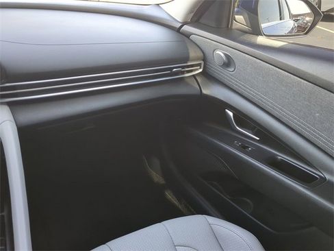 Used 2023 Hyundai Elantra Limited w/ Preferred Accessory Package image 15