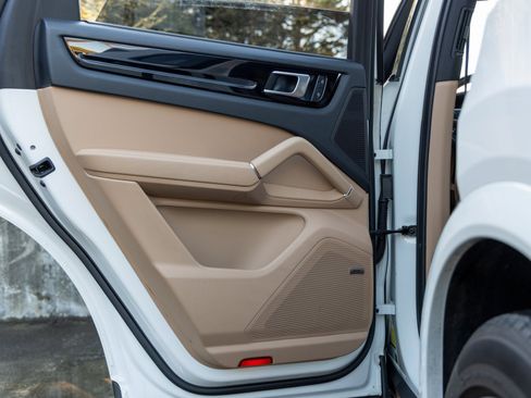 Certified 2023 Porsche Cayenne S image 38