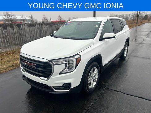 Used 2024 GMC Terrain SLE image 3