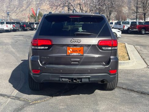 Used 2016 Jeep Grand Cherokee Laredo 75th Anniversary image 10