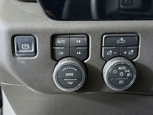 Used 2025 Chevrolet Silverado 1500 LT Trail Boss w/ Convenience Package II AWD/4WD image 10