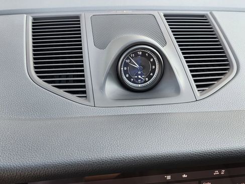 Used 2024 Porsche Macan image 29