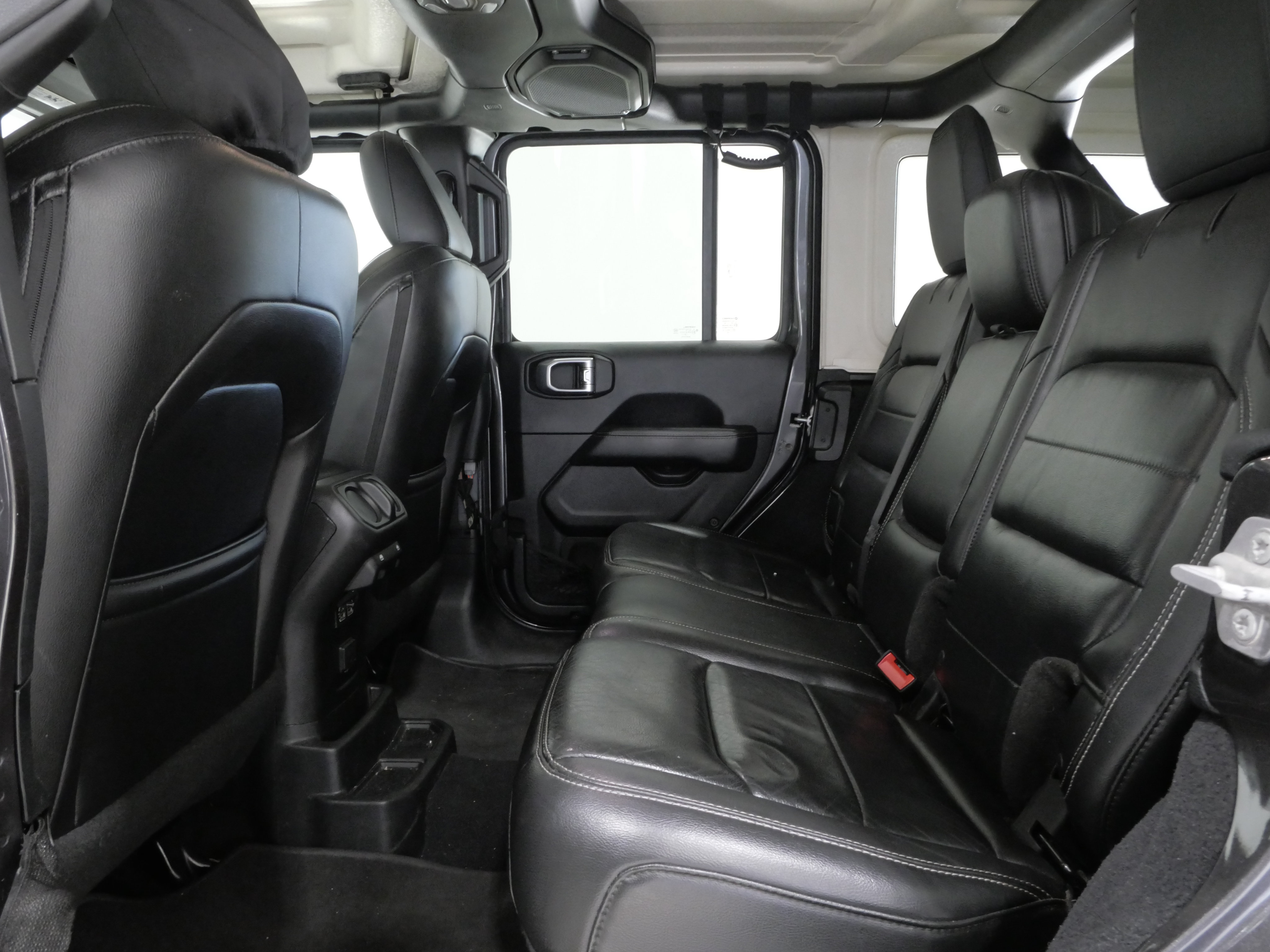 Used 2018 Jeep Wrangler Unlimited Sahara AWD/4WD image 25