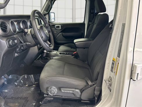 Used 2023 Jeep Gladiator Sport image 9