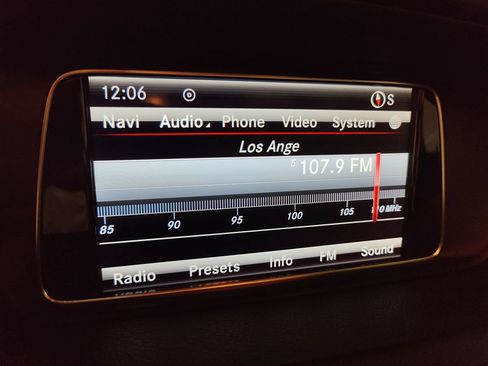 Used 2014 Mercedes-Benz E 350 4MATIC Wagon image 36