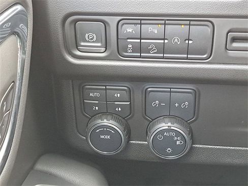 Used 2024 Chevrolet Tahoe Premier image 17