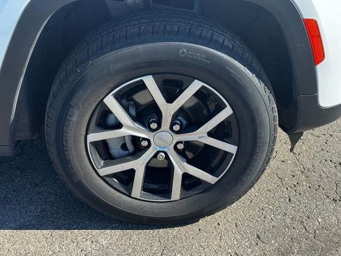 Certified 2024 Jeep Grand Cherokee Limited AWD/4WD image 9