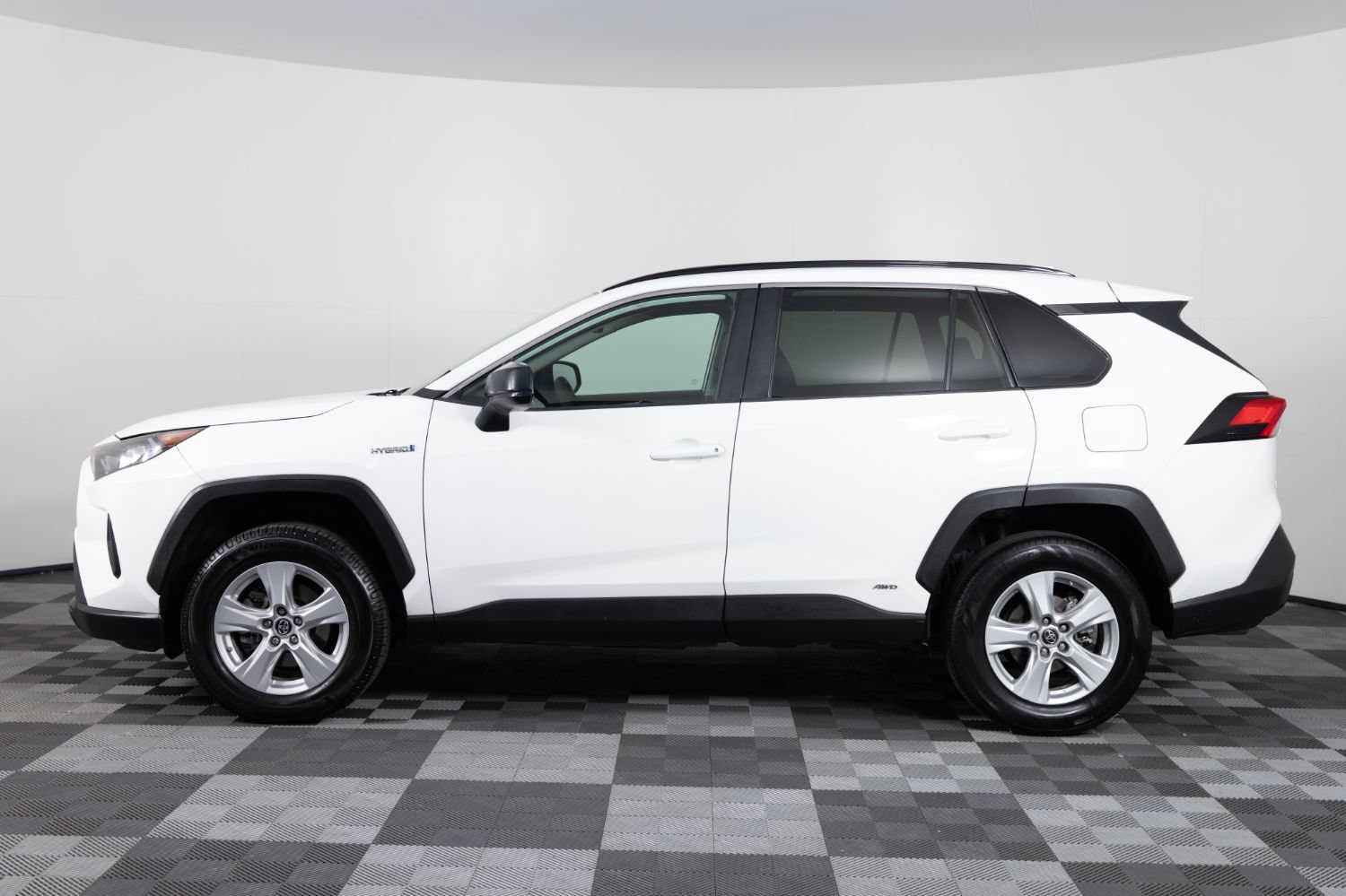 Used 2020 Toyota RAV4 LE w/ All Weather Liner Package AWD/4WD image 3