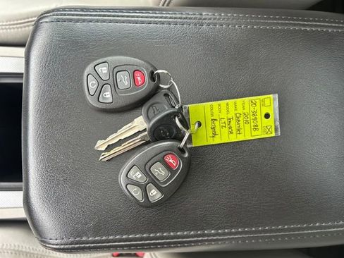 Used 2010 Chevrolet Traverse LTZ image 30