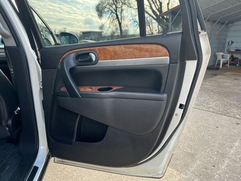 Used 2011 Buick Enclave CXL image 16