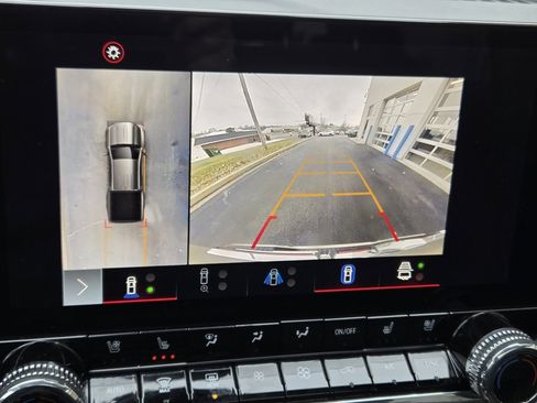 Used 2024 GMC Canyon AT4 w/ AT4 Premium Package image 44