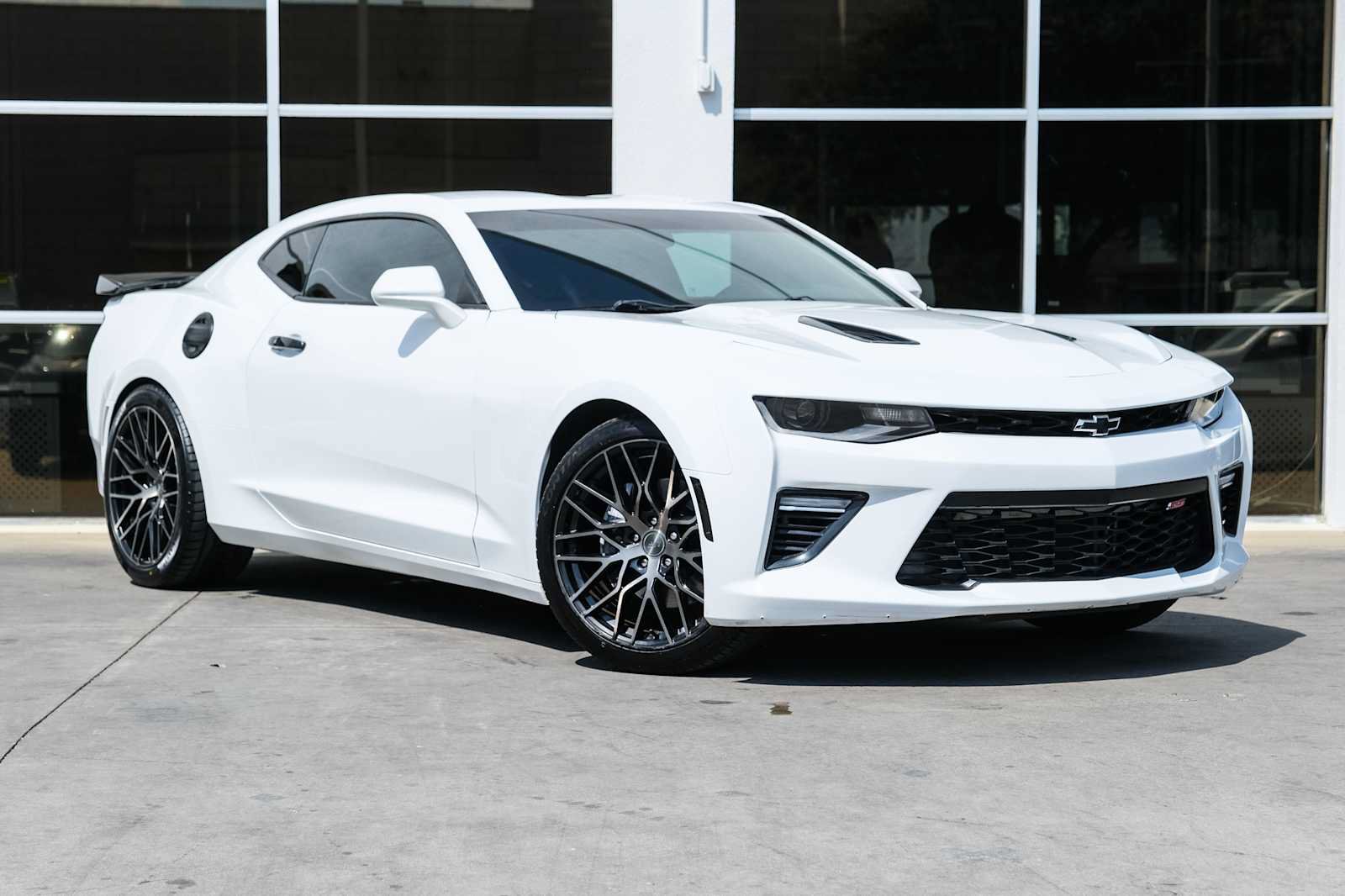 Used 2018 Chevrolet Camaro SS RWD image 7