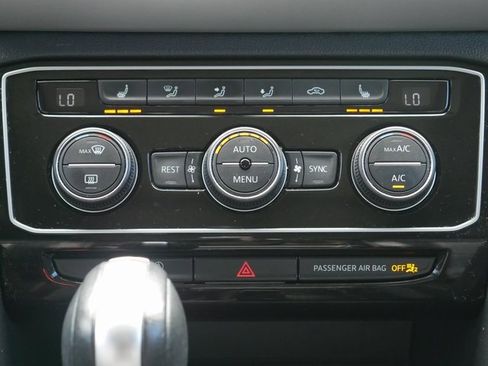 Used 2022 Volkswagen Atlas SE image 19