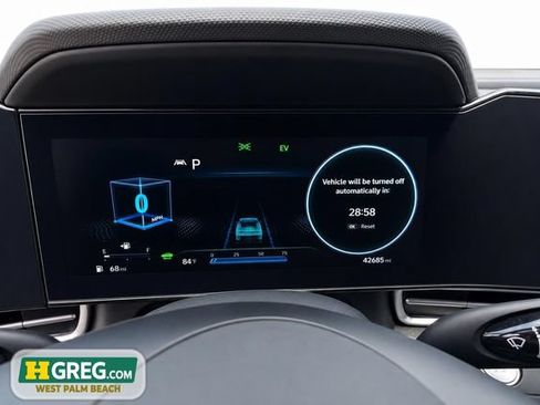 Used 2022 Hyundai Elantra Limited FWD image 16