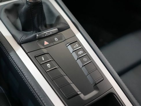 Used 2025 Porsche 718 Cayman S w/ Premium Package RWD image 31
