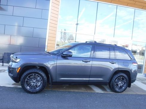 Used 2023 Jeep Grand Cherokee Trailhawk w/ Luxury Tech Group III image 2