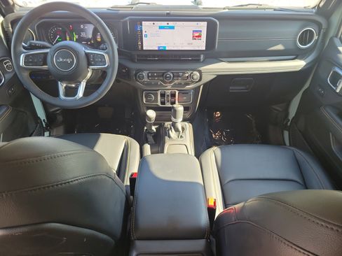 Used 2024 Jeep Wrangler Sahara w/ Technology Group AWD/4WD image 12