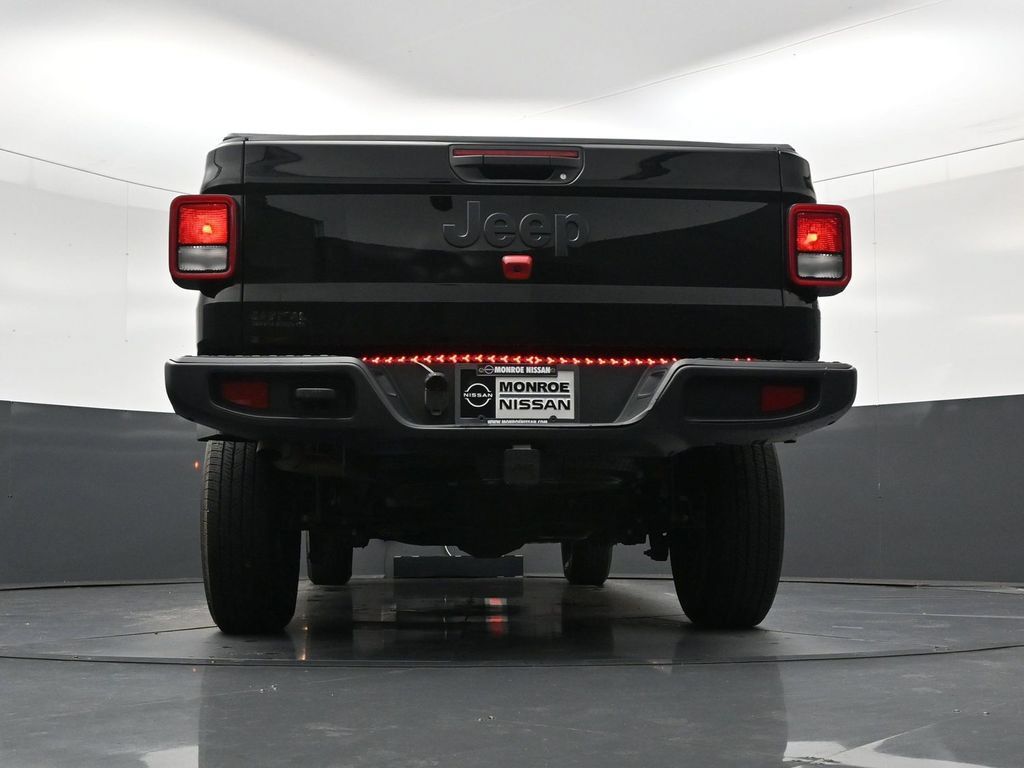 Used 2025 Jeep Gladiator Sport AWD/4WD image 25