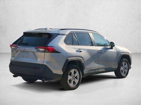Used 2021 Toyota RAV4 XLE FWD image 5