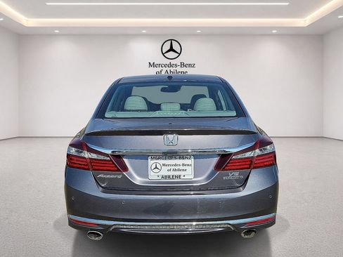 Used 2017 Honda Accord Touring image 6