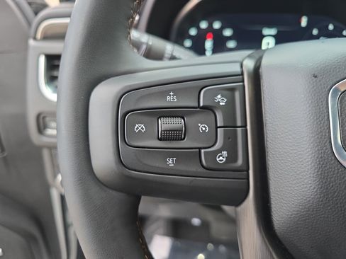 Used 2024 GMC Yukon XL AT4 w/ Technology Package image 19