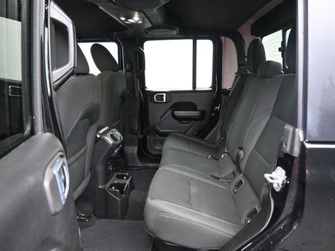 Used 2021 Jeep Gladiator Sport image 27