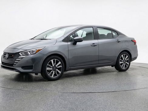 Used 2025 Nissan Versa SV FWD image 3