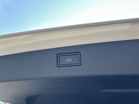 New 2026 Volkswagen Tiguan SE R-Line image 25