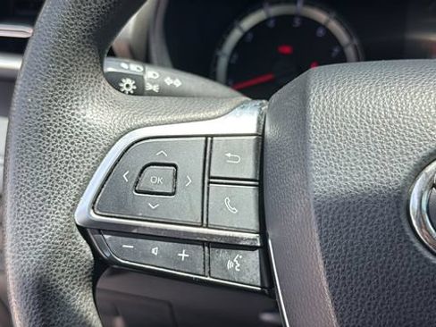 Used 2021 Toyota Highlander L FWD image 22