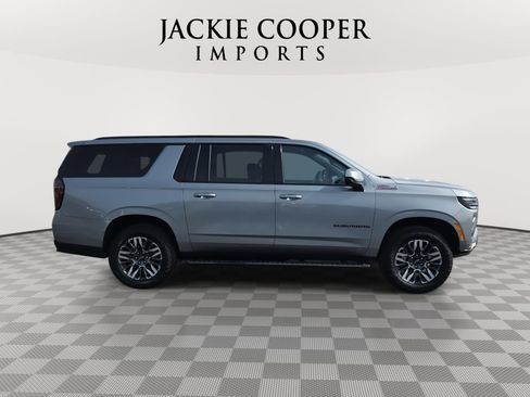 Used 2025 Chevrolet Suburban Z71 image 4