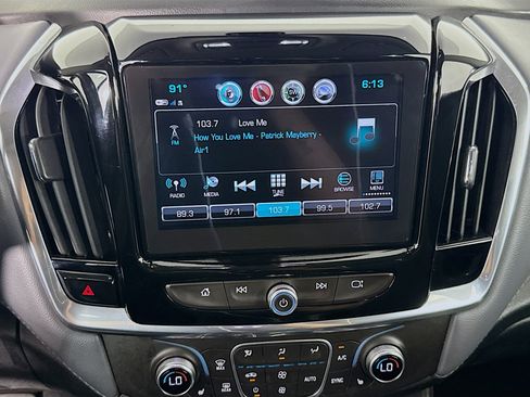 Used 2019 Chevrolet Traverse LT FWD image 17