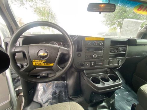 Used 2018 Chevrolet Express 2500 image 24