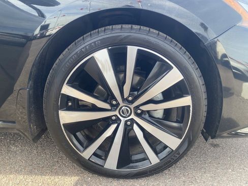 Certified 2021 Nissan Altima 2.5 SR w/ SR Premium Package image 10